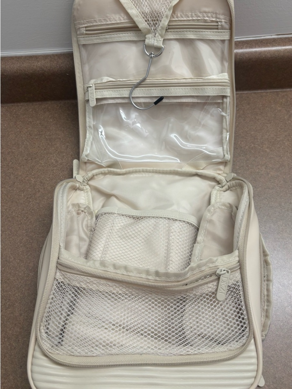 Dezi Skin -Multi-Purpose Hanging Travel Bag Cream Faux Leather